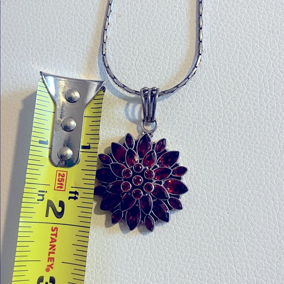 925 Sterling silver garnet flower necklace - Picture 5 of 6